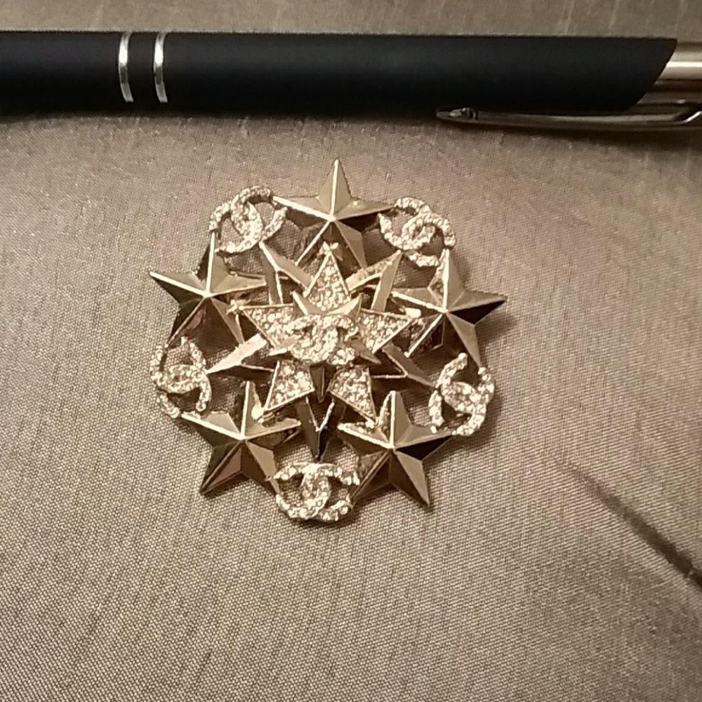Chanel Coco Cuba Star Brooch - Faux